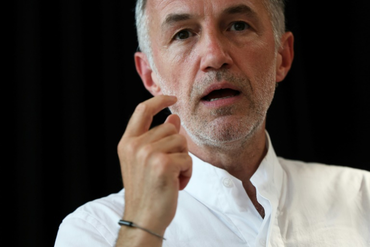 Le député socialiste Emmanuel Grégoire prononce un discours, à Paris, le 22 juin 2025 ( AFP / ROMAIN PERROCHEAU )