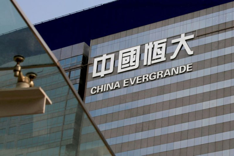 CHINE: EVERGRANDE, MENACÉ DE DÉFAUT, POURSUIT SA CHUTE EN BOURSE