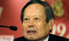 Chen Ning Yang, lauréat du prix Nobel de Physique 1957, le 16 juin 2009 à Hong Kong ( AFP / Mike CLARKE )