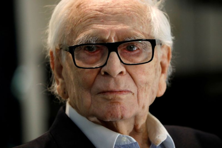 LE COUTURIER FRANÇAIS PIERRE CARDIN EST MORT À L'ÂGE DE 98 ANS