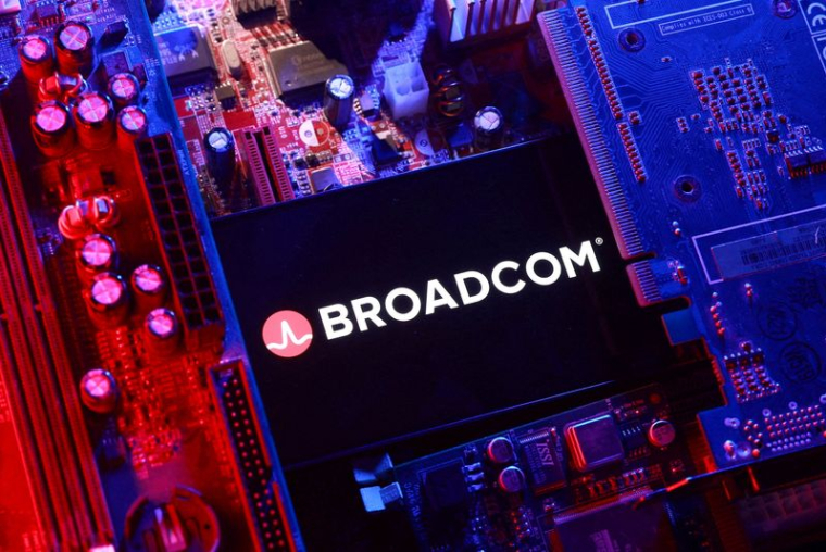 Illustration du logo Broadcom et d'une carte mère d'ordinateur