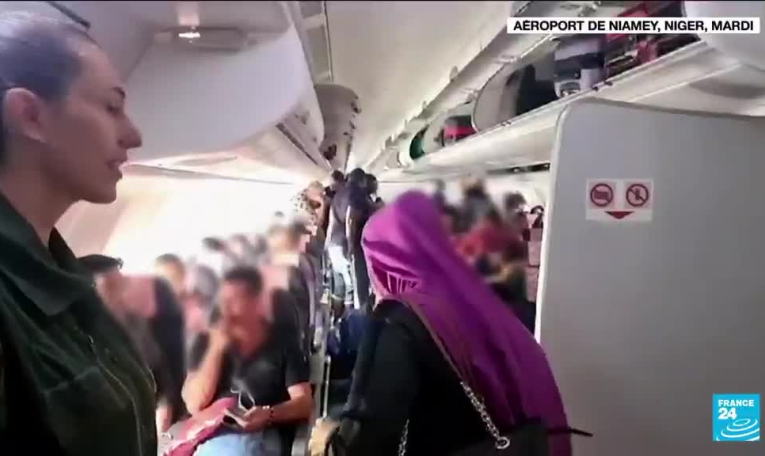 Évacuations au Niger : la moitié des Français enregistrés sur listes consulaires a voulu rentrer