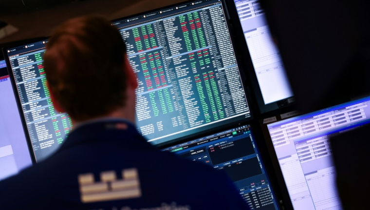 Un trader à la Bourse de New York, le 17 avril 2025 ( AFP / TIMOTHY A. CLARY )