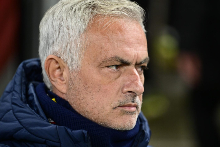 « Laissez-moi tranquille ! » : José Mourinho n'en peut plus des médias turcs