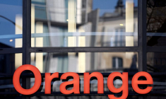 Logo de l'opérateur de télécommunications français Orange à Paris