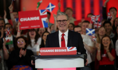 Le leader du parti travailliste britannique, Keir Starmer, remporte les élections législatives