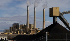 Vue sur une centrale électrique au charbon