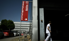 L'entreé des urgences du CHU Pellegrin à Bordeaux, le 23 juin 2026, lors d'une vague de chaleur ( AFP / Philippe LOPEZ )