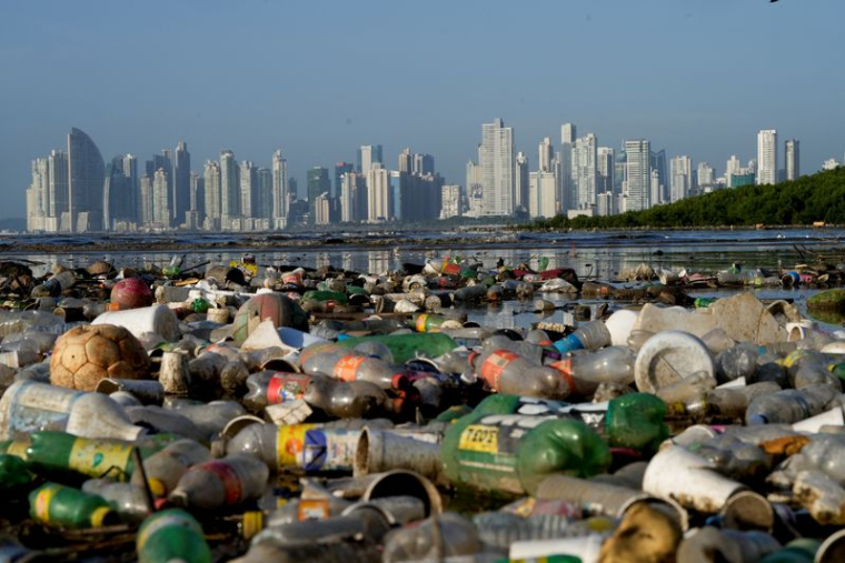 Contamination plastique dans la baie de Panama
