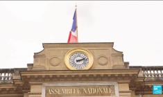 Choix du Premier ministre en France : le camp présidentiel cherche une coalition