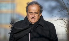 Michel Platini à Muttenz près de Bâle en Suisse le 4 mars 2025 ( AFP / FABRICE COFFRINI )