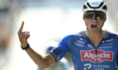 Le Néerlandais Mathieu van der Poel, petit-fils de Raymond Poulidor, s'impose lors de la 9e étape du Tour de France, le 12 juillet 2026 à Ussel ( AFP / Loic VENANCE )