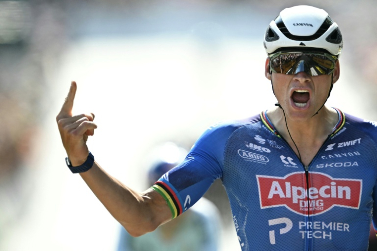 Le Néerlandais Mathieu van der Poel, petit-fils de Raymond Poulidor, s'impose lors de la 9e étape du Tour de France, le 12 juillet 2026 à Ussel ( AFP / Loic VENANCE )