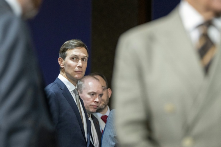 Jared Kushner, gendre du président américain Donald trump, se rend à une réunion quadripartite entre les Etats-Unis, l'Iran, le Pakistan et le Qatar au complexe hôtelier du Bürgenstock, près du lac des Quatre-Cantons en Suisse, le 21 juin 2026 ( POOL / URS FLUEELER )