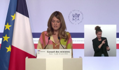 Portables dans les lycées: interdiction "effective dès la rentrée" (gouvernement)