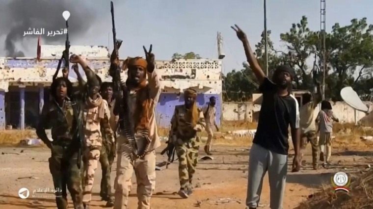Capture d'écran d'une vidéo diffusée le 26 octobre 2025 sur le compte Telegram des Forces de soutien rapide (FSR), montre des combattants des FSR célébrant dans une rue d'El-Facher, au Darfour, dans l'ouest du Soudan ( Rapid Support Forces (RSF) / - )