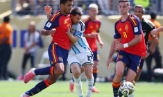 Espagnols et Argentins dos à dos à la pause