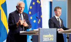 Le ministre des Affaires étrangères de l'Union européenne, Josep Borrell Fontelles, et le ministre suédois de la Défense, Pal Jonson