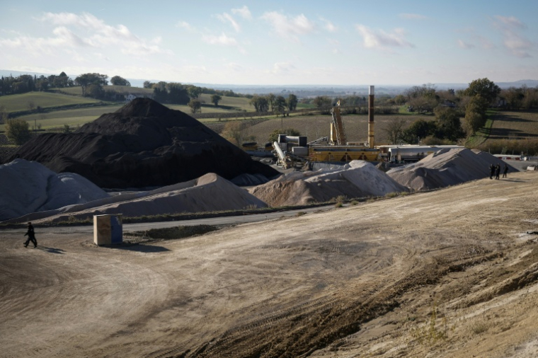 Le chantier de l'autoroute A69 à la hauteur de Puylaurens (Tarn) le 22 novembre 2025   ( AFP / Valentine CHAPUIS )
