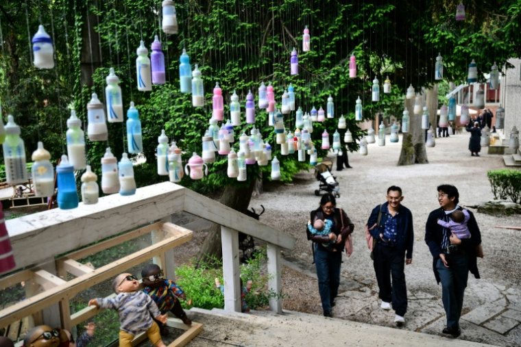 "Grass Babies, Moon Babies" de l'artiste japonais Ei Arakawa-Nash, le 5 mai 2026 à la Biennale de Venise ( AFP / MARCO BERTORELLO )