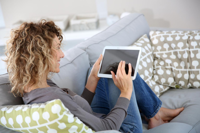 Pour régler vos achats du quotidien, il existe d’autres moyens que les espèces, la carte bancaire et le chèque crédit photo : goodluz/Shutterstock / goodluz