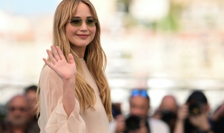 L'actrice américaine Jennifer Lawrence lors d'un photocall pour le film "Die, My Love" au 78e Festival de Cannes, le 18 mai 2025 ( AFP / Miguel Medina )