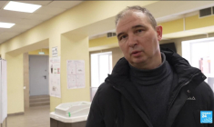 Présidentielle en Russie : à midi, des électeurs ont rendu hommage à Alexeï Navalny