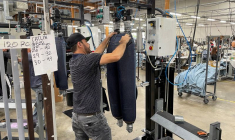 Une usine de confection de jeans à Los Angeles