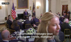 Trump dit "envisager" une frappe limitée contre l'Iran