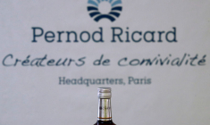 PERNOD RICARD, CIBLE D'ELLIOTT, PROMET UNE HAUSSE DE SES MARGES
