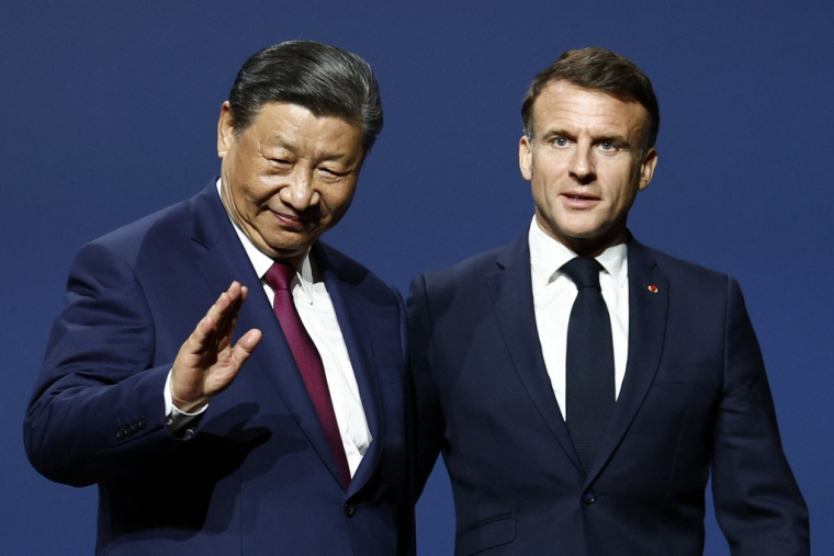 Xi Jinping et Emmanuel Macron, le 6 mai 2024, à Paris ( POOL / MOHAMMED BADRA )