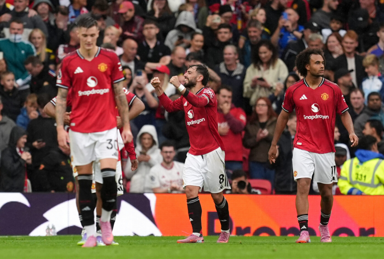 Manchester United gagne enfin un match de football !
