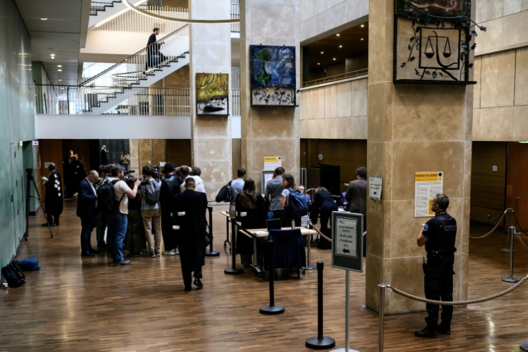 Ouverture du procès de piratage massif des donnée d'Adecco, à Lyon, le 16 juin 2025 ( AFP / JEAN-PHILIPPE KSIAZEK )