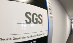 Le logo de SGS edans un immeuble de bureaux à Zurich