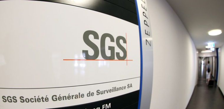 Le logo de SGS edans un immeuble de bureaux à Zurich