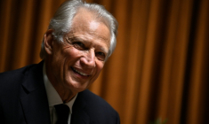L'ancien Premier ministre Dominique de Villepin lors d'une conférence sur la politique nationale à la Sorbonne, le 27 mars 2026 à Paris ( AFP / JULIEN DE ROSA )