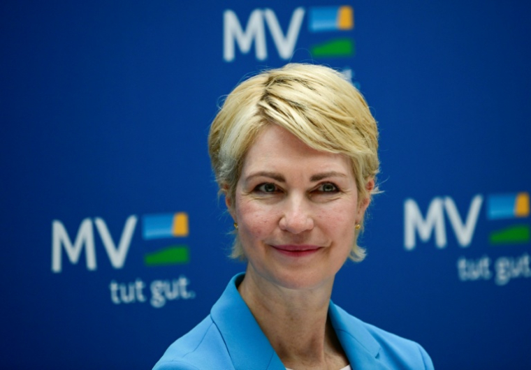 La ministre-présidente du Land de Mecklembourg-Poméranie-Occidentale, Manuela Schwesig, participe à une conférence de presse, le 7 juillet 2026 à Berlin ( AFP / Tobias SCHWARZ )