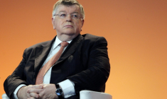 Photo prise le 25 février 2010 montrant l'ex-président de France Télécom, Didier Lombard, assistant à une présentation des résultats 2009 de France Télécom à Paris ( AFP / FRANCOIS GUILLOT )