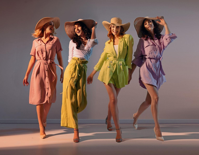 La location de vêtements est une solution écologique et économique pour renouveler son dressing. ( crédit photo : Adobe Stock )