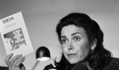 Michèle Barzach, alors ministre de la Santé, le 27 avril 1987 à Paris ( AFP / Joel ROBINE )