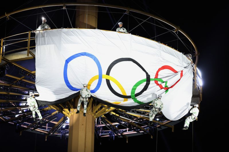 Jeux olympiques d'hiver - Le drapeau olympique arrive en France