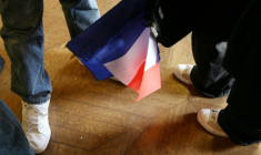 Près de huit jeunes sur dix (78%) estiment que les responsables politiques "préparent mal leur avenir"  ( AFP / Joël SAGET )