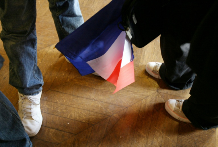 Près de huit jeunes sur dix (78%) estiment que les responsables politiques "préparent mal leur avenir"  ( AFP / Joël SAGET )