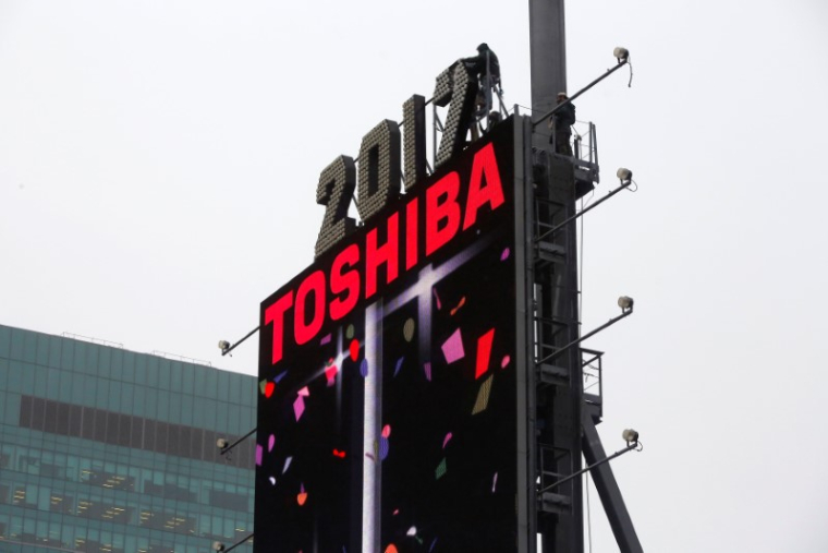 TOSHIBA POURSUIT SA CHUTE BOURSIÈRE, LES CRAINTES S'ACCUMULENT
