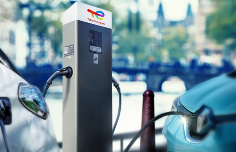 recharge TotalEnergies à Amsterdam (Crédit:  / TotalEnergies)