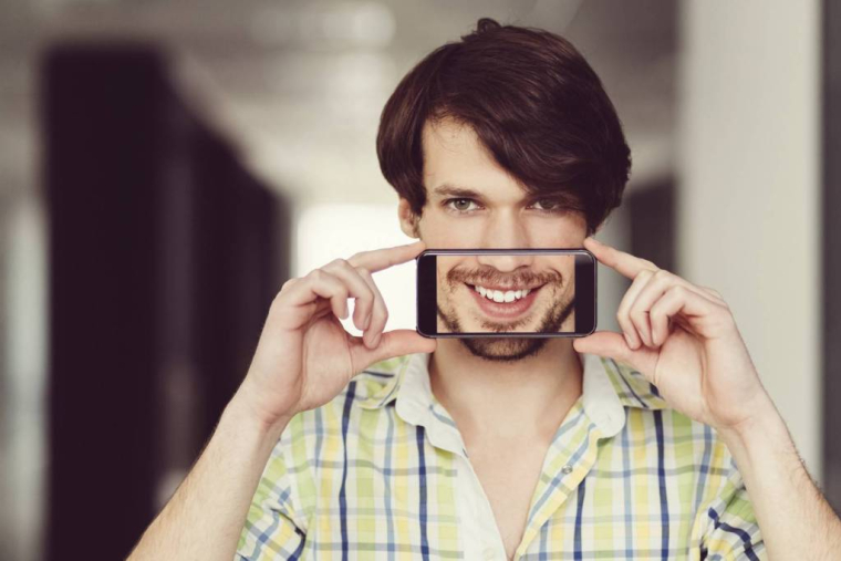 Il est devenu courant d'exprimer ses émotions grâce à son smartphone.