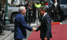 Le président bolivien Rodrigo Paz (à droite) accueille son homologue chilien José Antonio Kast, le 16 octobre 2026 au Palais présidentiel de La Paz ( AFP / AIZAR RALDES )