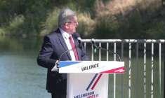 En meeting, Mélenchon promet la censure pour le budget 2027 de l'Etat