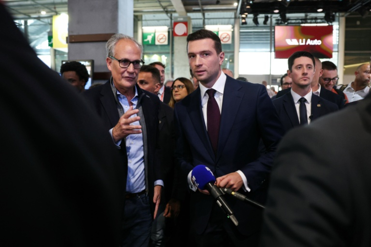 Le président du RN Jordan Bardella au salon de l'automobile à Paris le 16 octobre 2026  ( AFP / Thomas SAMSON )