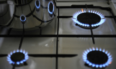 Bercy a dit vendredi anticiper une hausse des factures de gaz de certains consommateurs français, ceux qui n'ont pas de contrat en offre à prix fixe, à partir du 1er mai, en raison du "mode d'indexation" de leurs contrats ( AFP / BARBARA SAX )